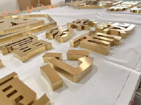 仪征拉丝不锈钢字的特点。